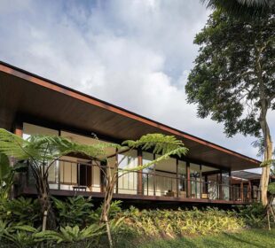 Le Kawan House: A Modern Twist on Traditional Javanese Architecture